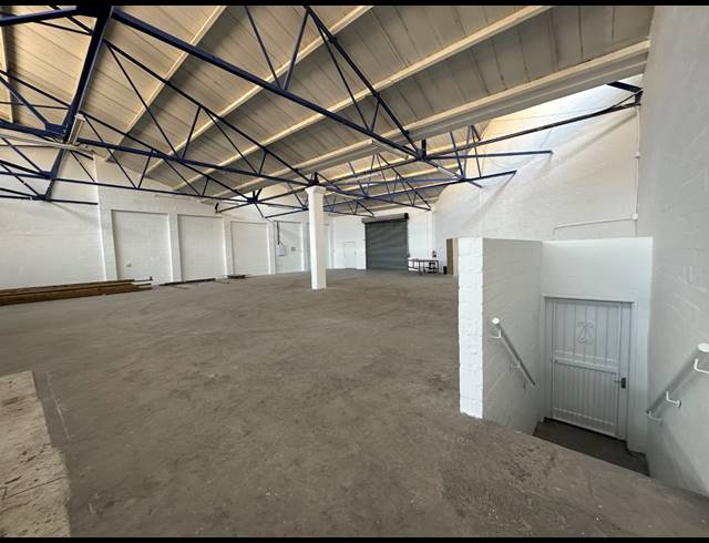 600M² WAREHOUSE TO LET IN PAARDEN EILAND